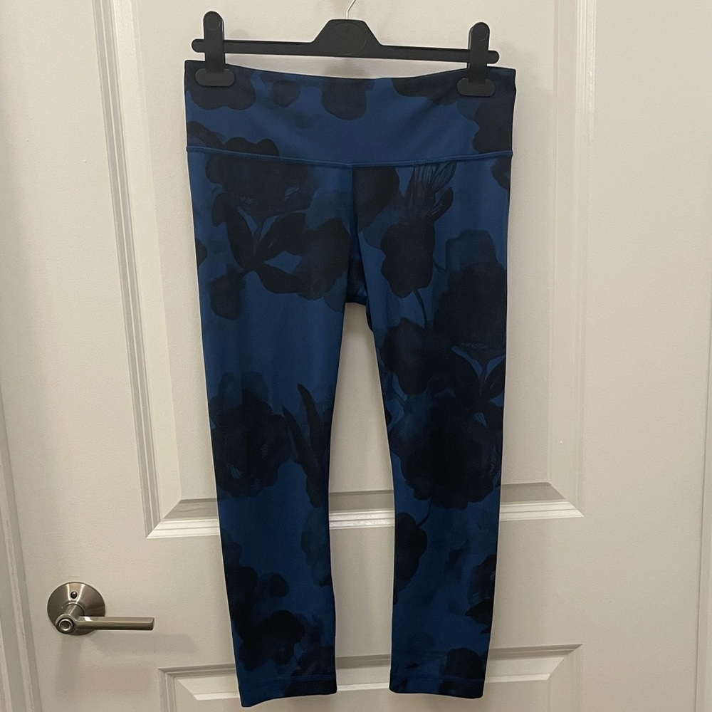 Lululemon leggings size 6